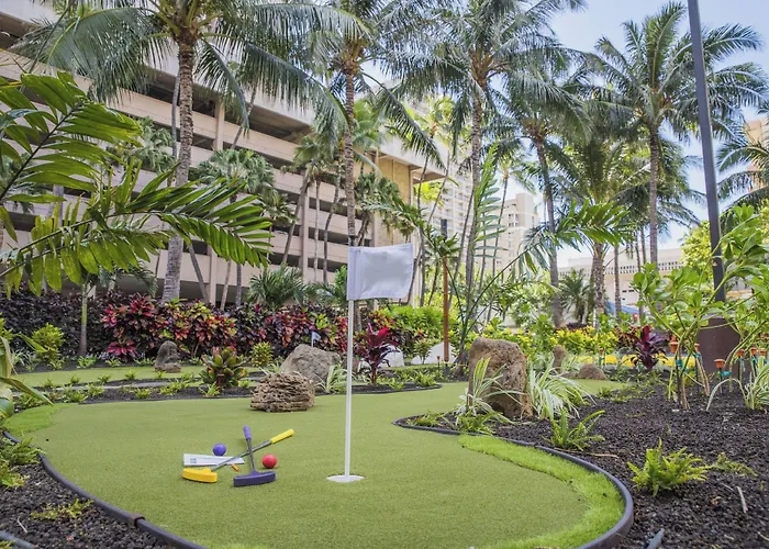 Courtyard By Marriott Waikiki Beach